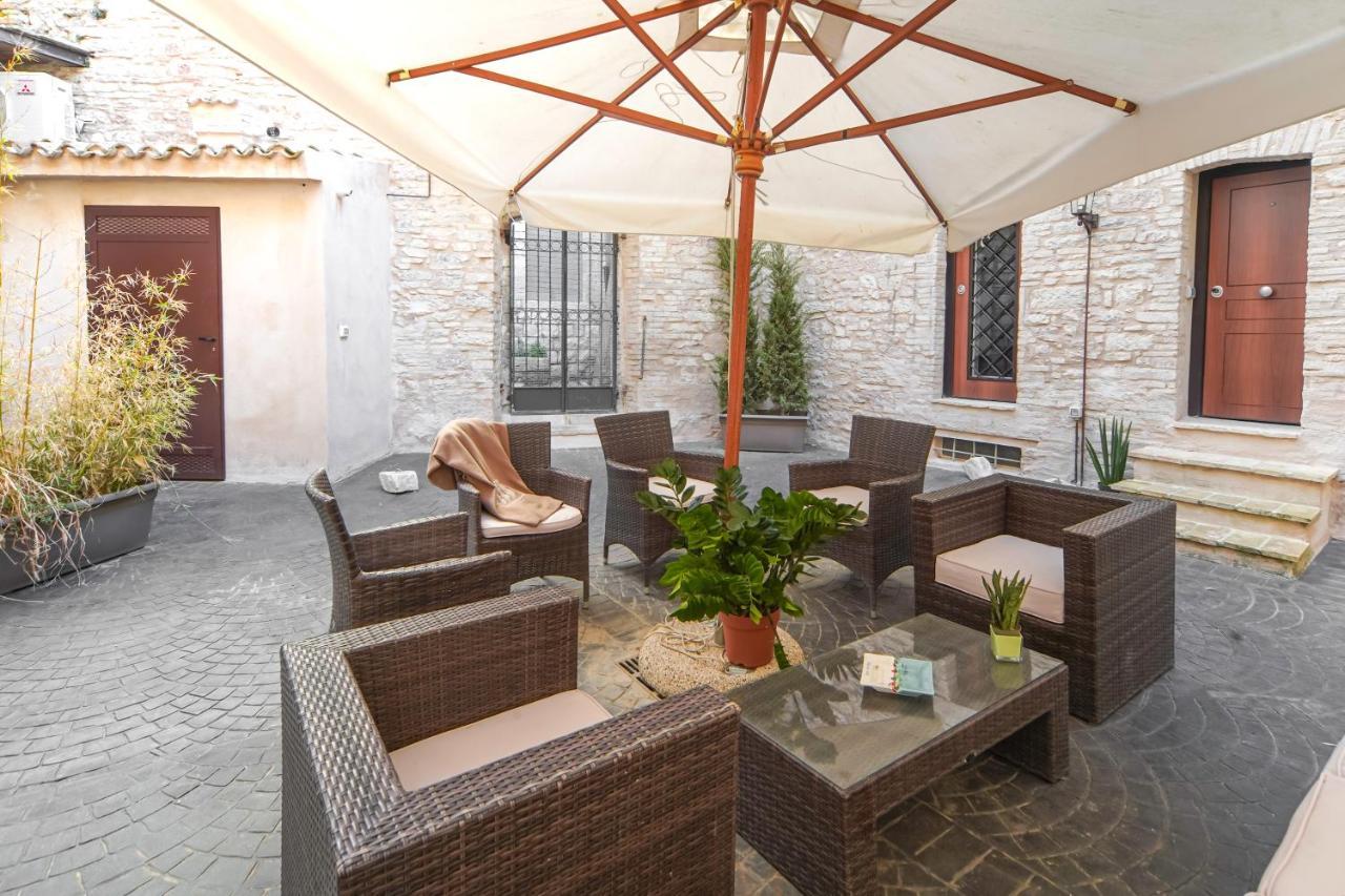 Palazzo Bozzoni Assisi Boutique Apartments Экстерьер фото